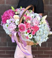Композиция солнечный день в Дроздово Цветочная композиция из Розы, Хризантемы, Пионы и Лизиантусы в корзине в Дроздово