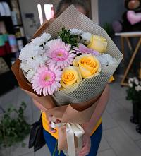 Букет цветов из:  Герберы, Розы и Хризантемы в Дроздово
