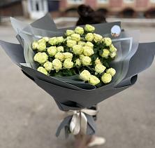 Букет Белые кустовые розы Солинеро в Дроздово