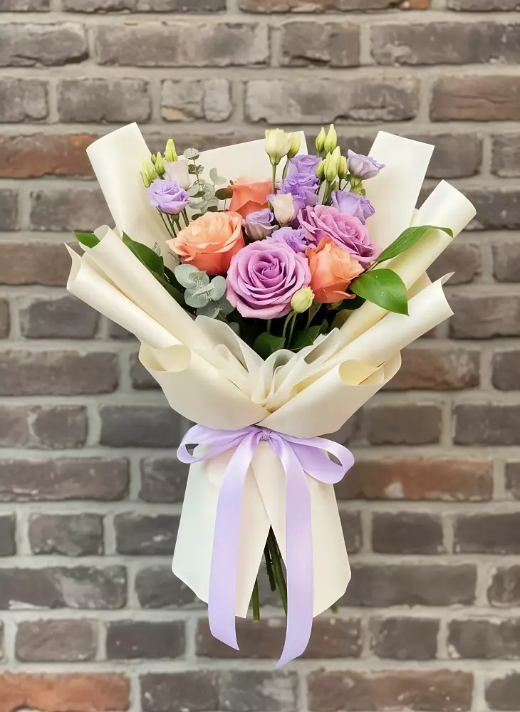 Букет цветов из: Лизиантусы и Розы в Дроздово