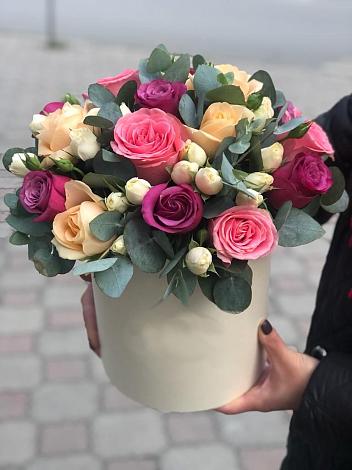 Цветочная композиция из Розы в шляпной коробке в Дроздово