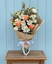 Букет цветов из:  Альстромерии, Лизиантусы, Розы и Хризантемы в Дроздово