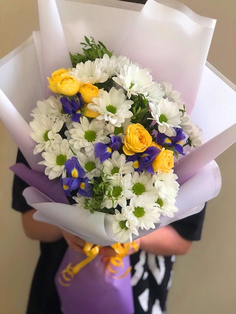 Букет цветов из: Ирисы, Хризантемы и Розы в Дроздово