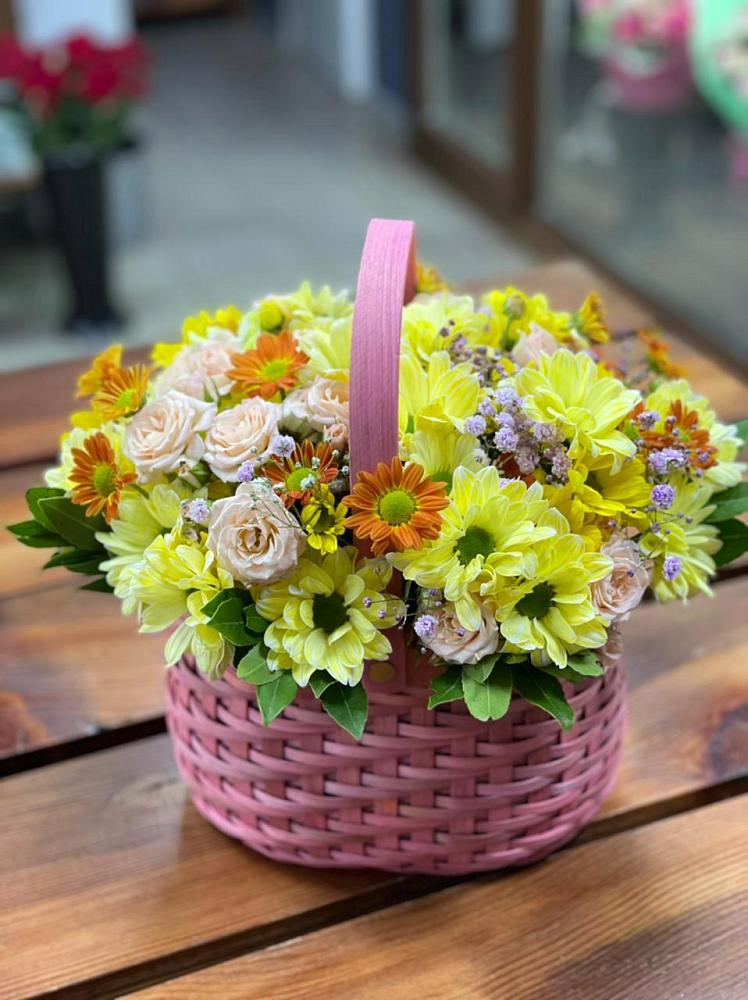 Цветочная композиция из Хризантемы и Розы в корзине в Дроздово