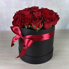 Цветочная композиция из Розы в шляпной коробке в Дроздово