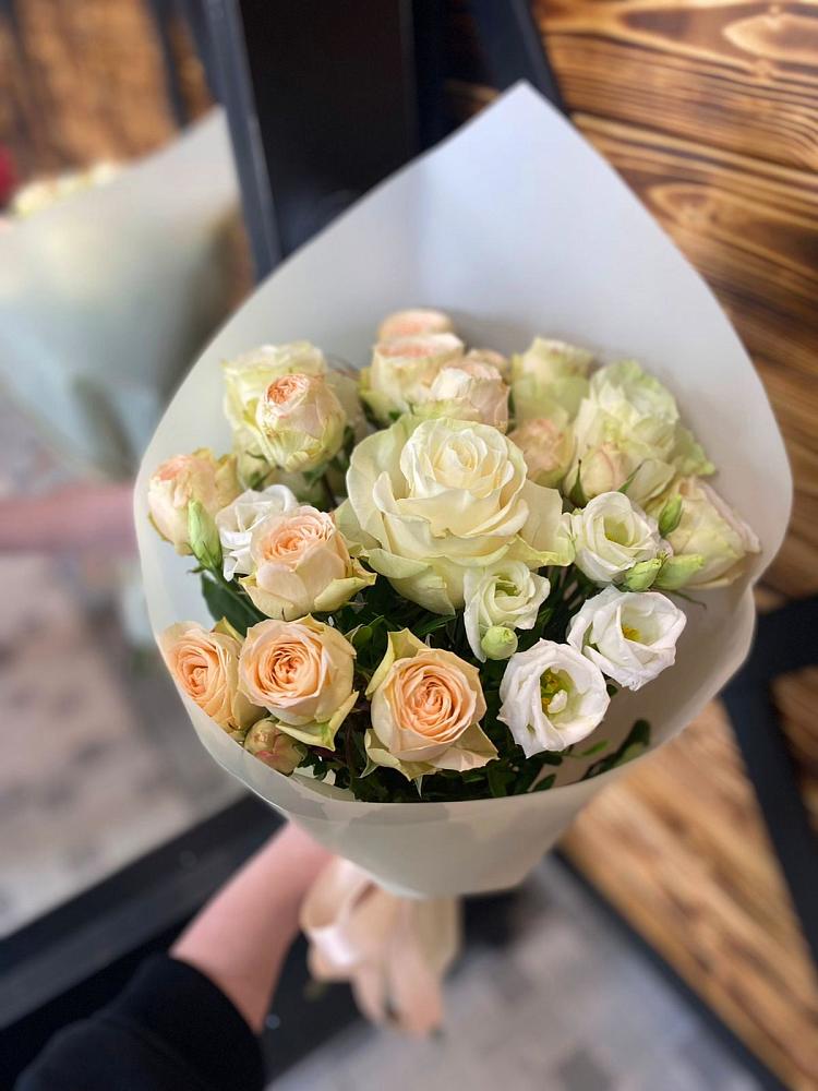 Букет цветов из: Розы и Лизиантусы в Дроздово